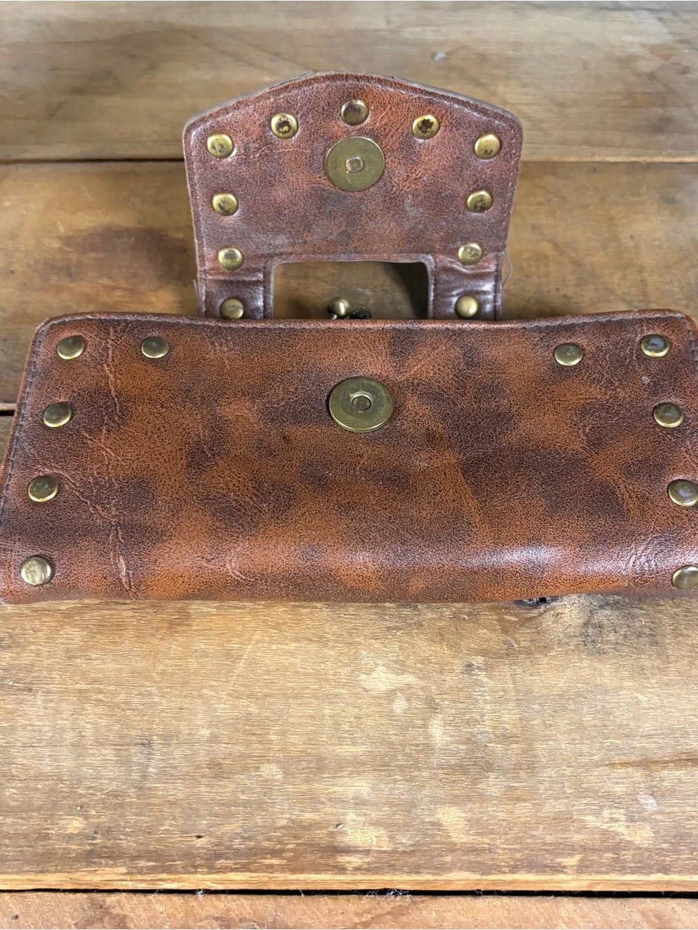 Braciano brown studded